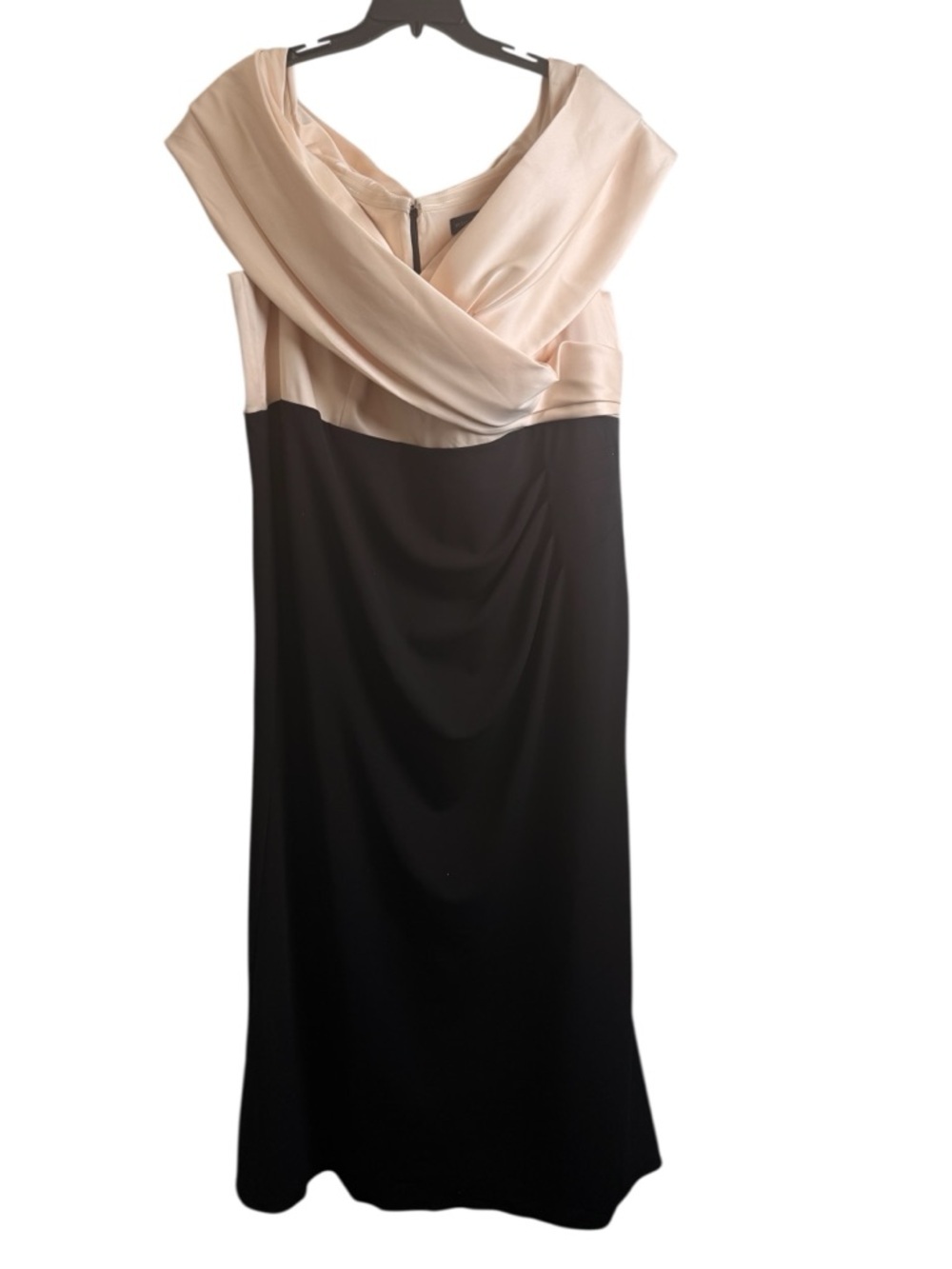 Betsy & Adam Black and Champagne Evening Gown Size 22W NWT Formal Dress - Picture 5 of 9